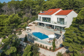 Luxury 4 bedroom Villa Hera